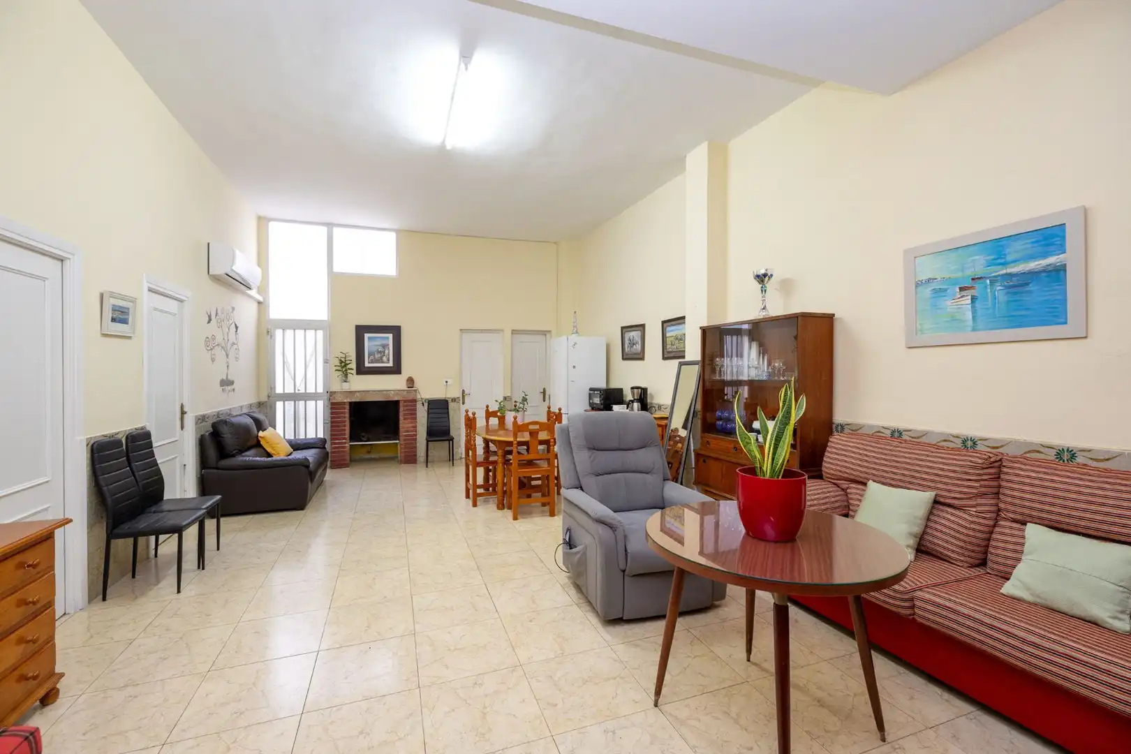 Sala de estar de Casa adosada en venta en Motril con Aire acondicionado, Calefacción y Terraza