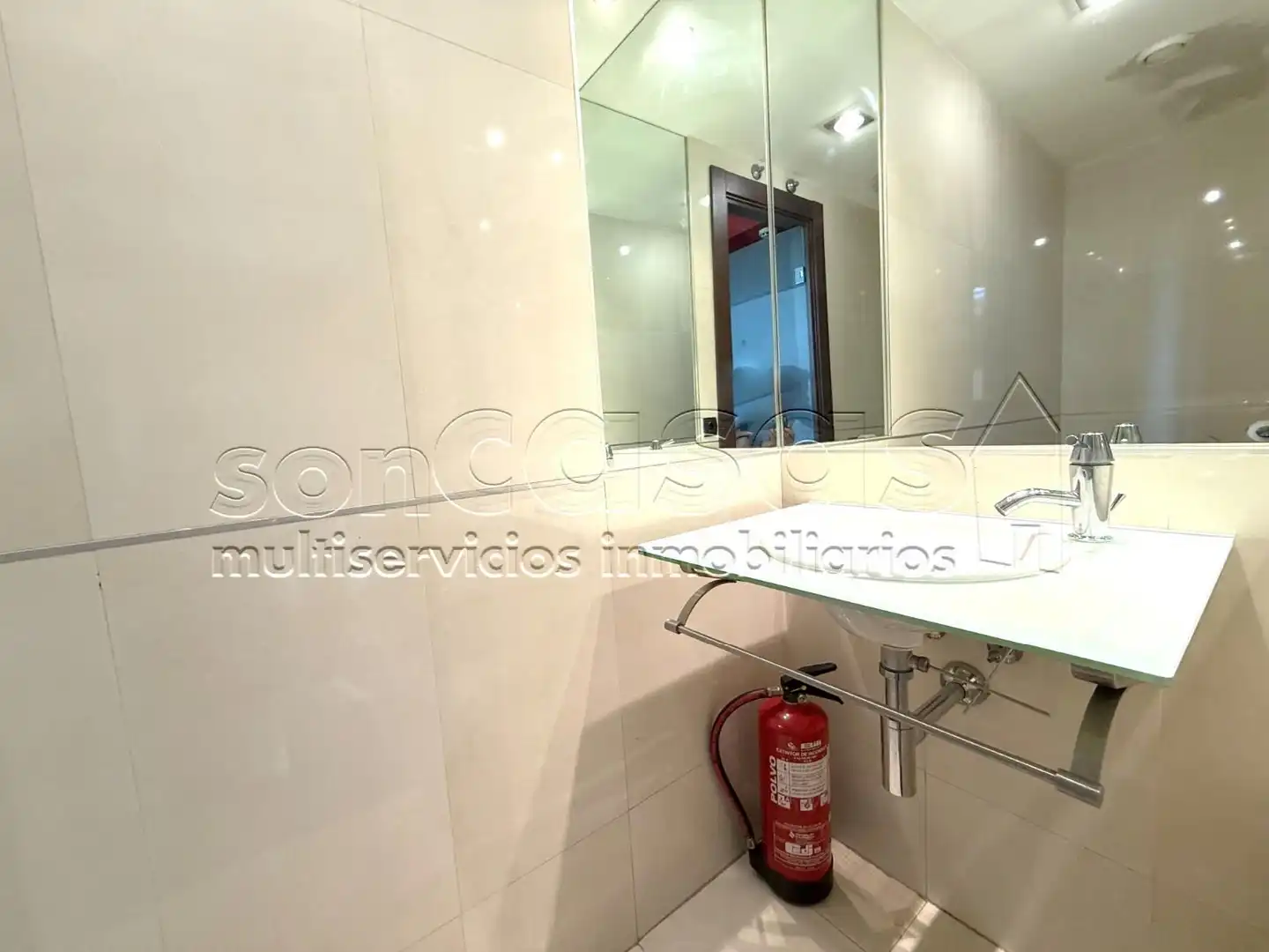 Baño de Piso de alquiler en Madrid con Aire acondicionado, Calefacción y Jardín privado