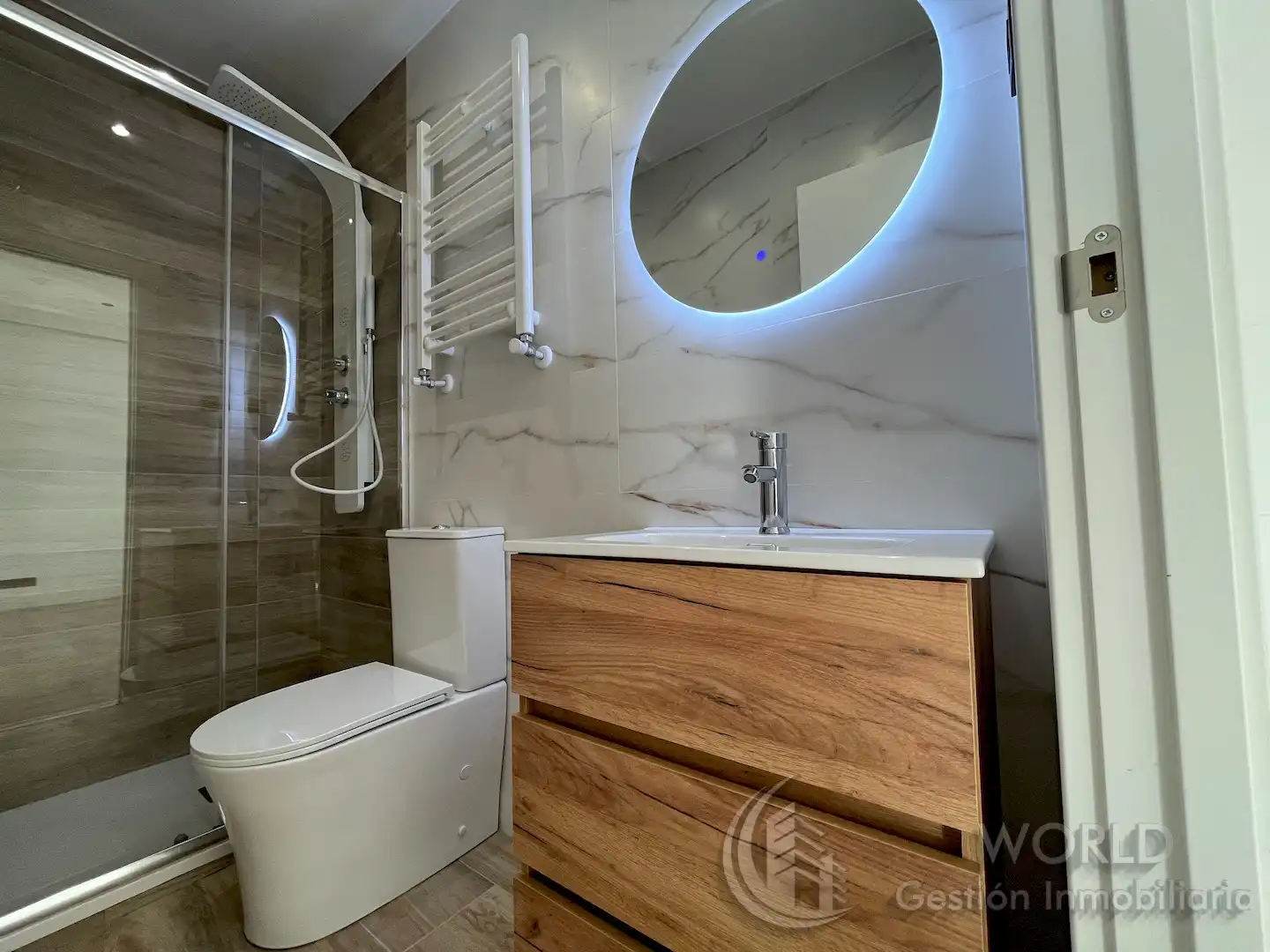 Badezimmer von Wohnung zum Verkauf in Madrid mit Klimaanlage, Heizung und Möbliert
