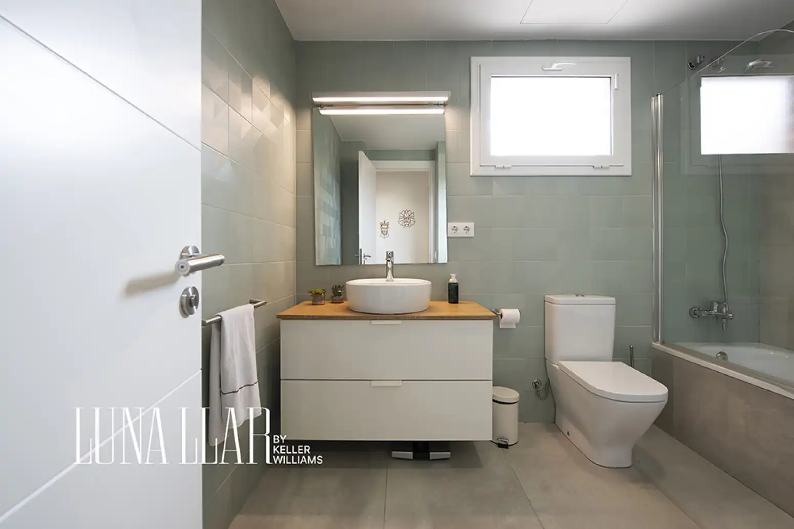 Bathroom of Houses for sale in Can Bou