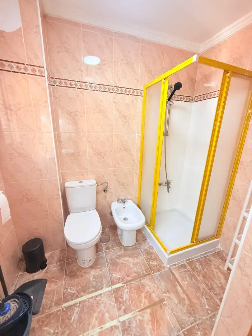 Badezimmer von Wohnung zur Miete in Málaga mit Möbliert, Ofen und Waschmaschine
