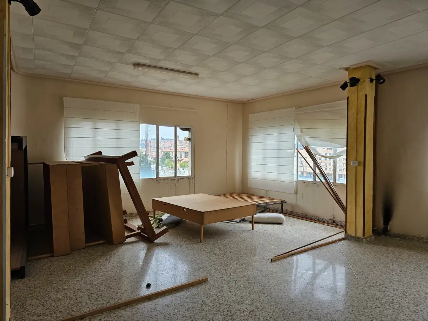 Wohnzimmer von Fabrikhallen zum Verkauf in Tarazona mit Alarm