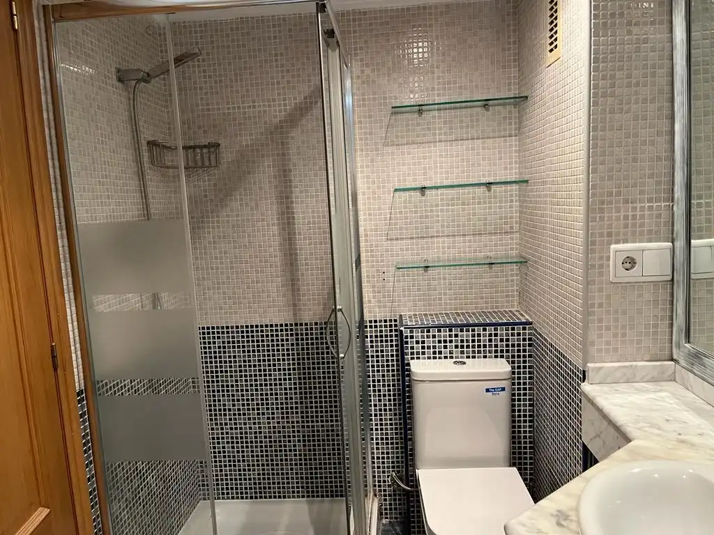 Badezimmer von Maisonette zum Verkauf in Benicalap