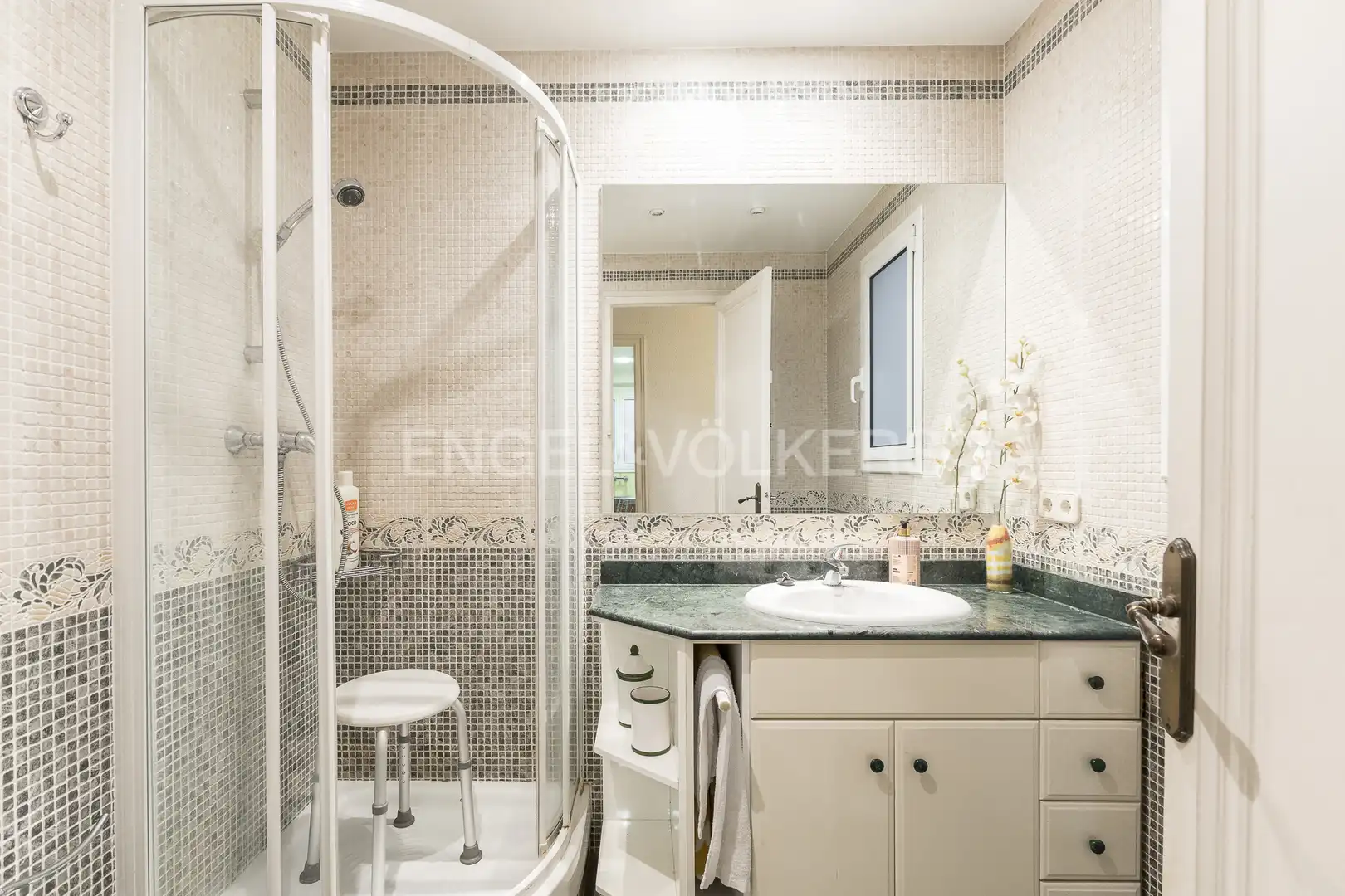 Bathroom of Flat for sale in Barcelona  with Heating, Parquet flooring and Furnished