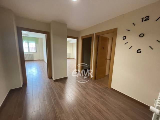 Oficina en Alquiler en Avenida de las Tres Cruces en La Pantoja