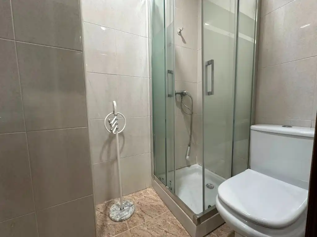 Baño de Piso en venta en Gijón  con Calefacción y Horno