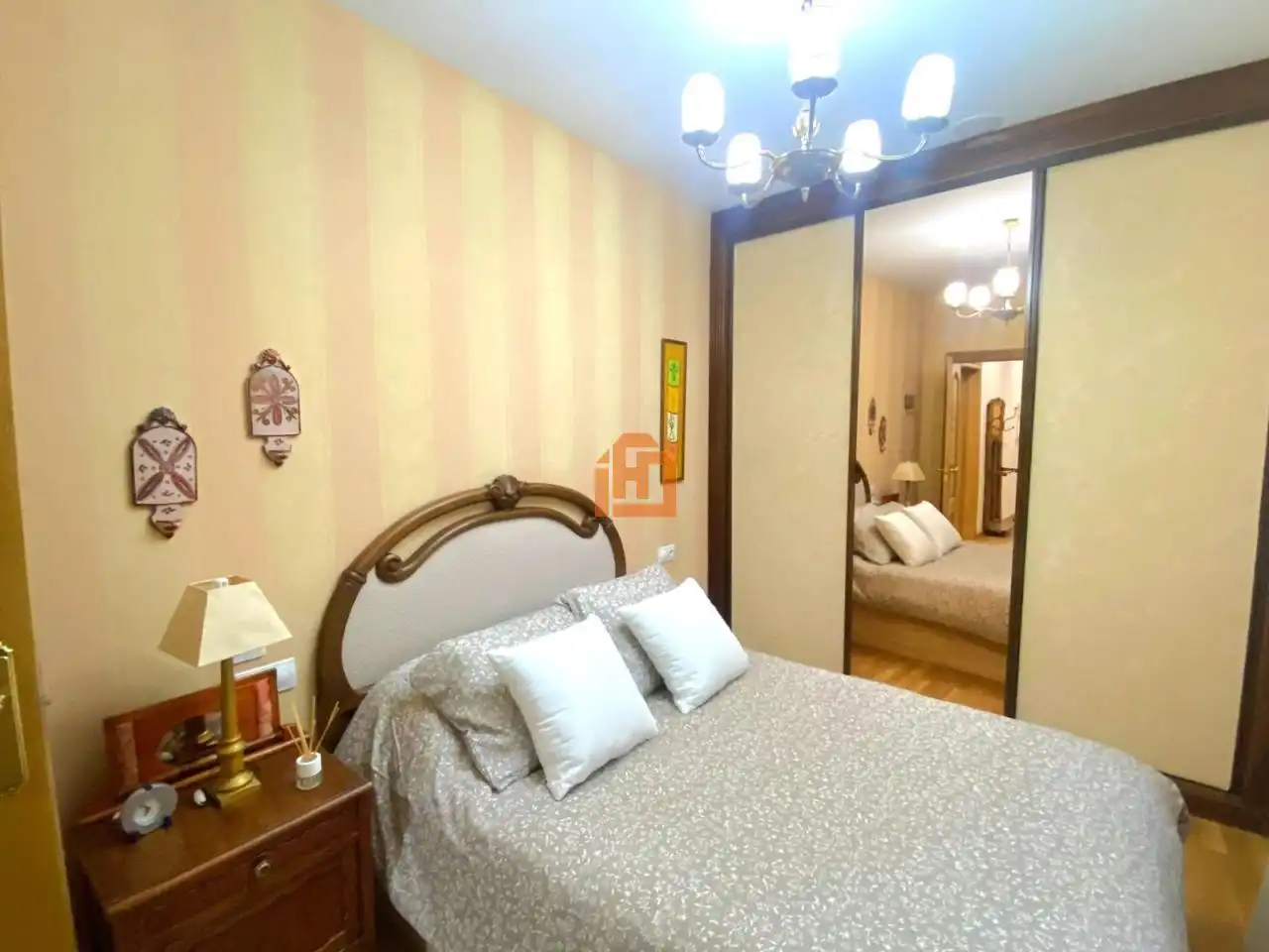 Schlafzimmer von Wohnungen zur Miete in León Capital  mit Heizung, Parkett und Möbliert