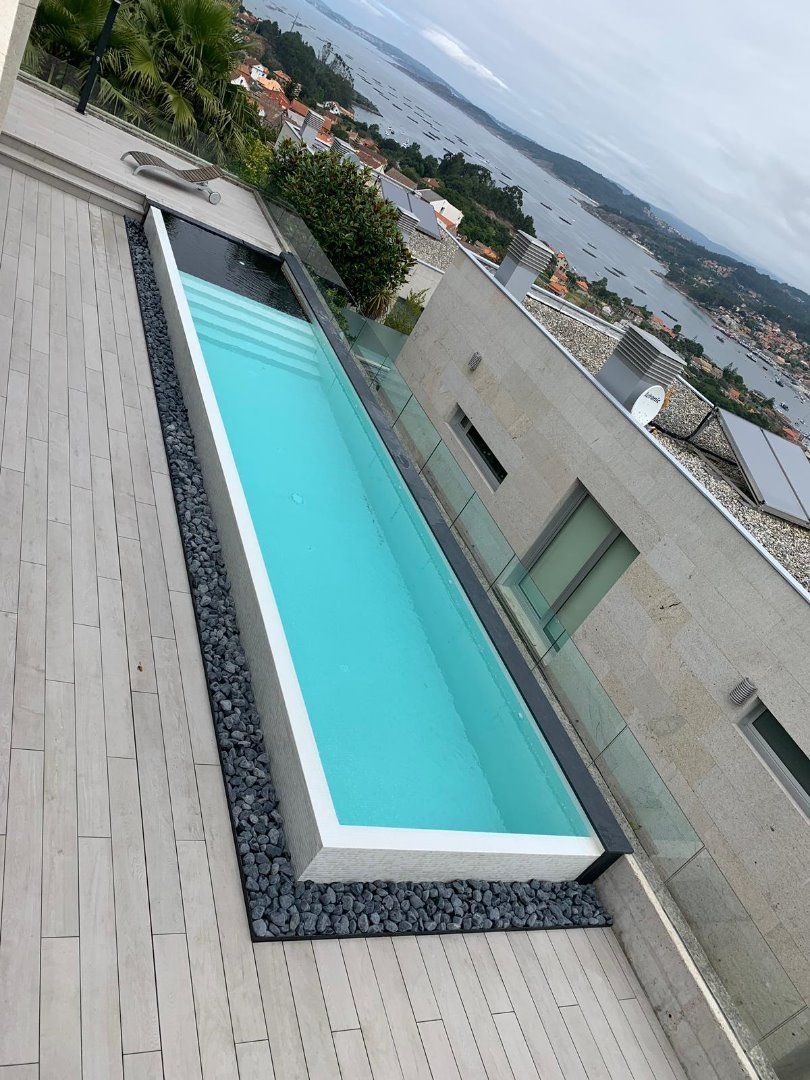 Piscina de Casa o xalet en venda en Cangas  amb Aire condicionat, Calefacció i Jardí privat