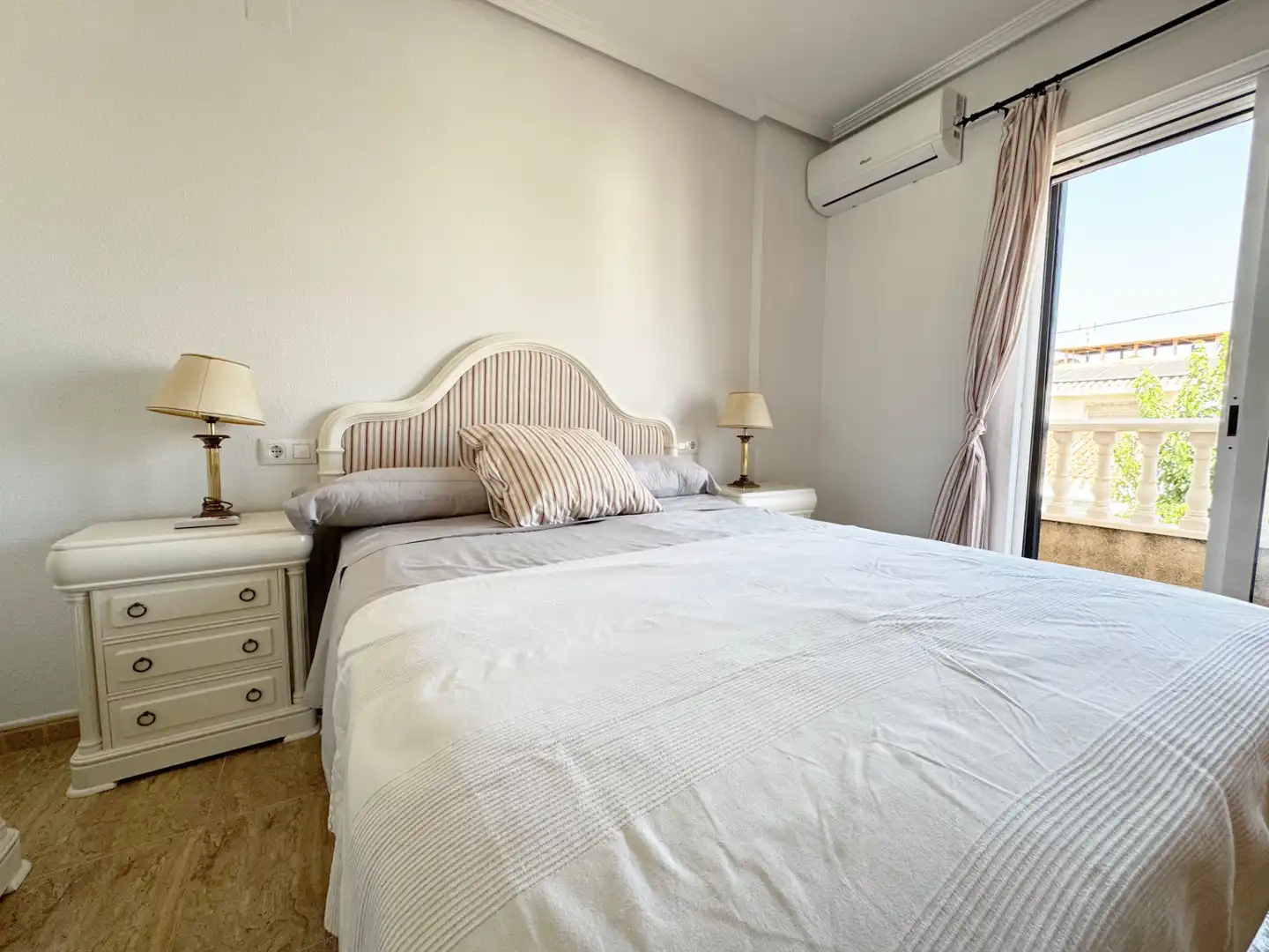 Dormitori de Casa adosada en venda en Pilar de la Horadada amb Aire condicionat, Terrassa i Moblat
