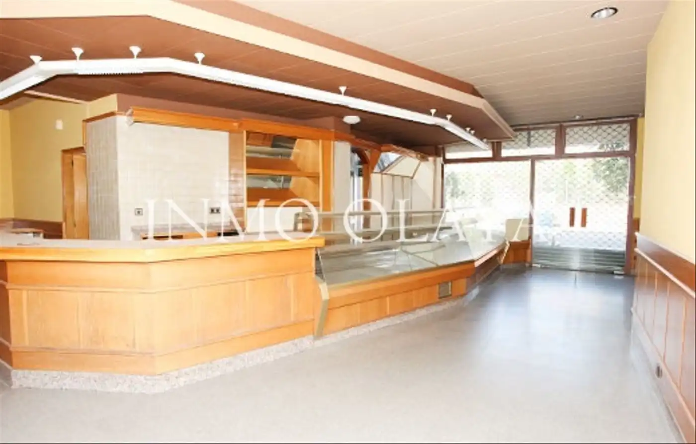 Premises for sale in Terrassa  with Air Conditioner, Heating and Furnished