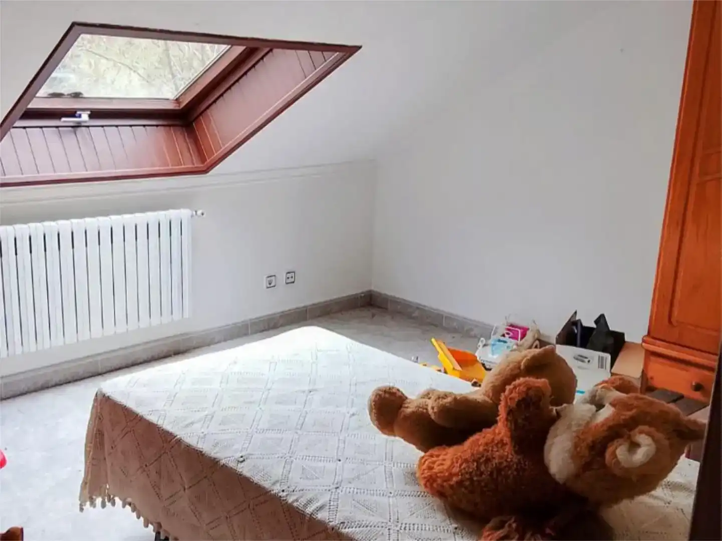 Dormitori de Casa o xalet en venda en Pontevedra Capital  amb Jardí privat, Traster i Piscina