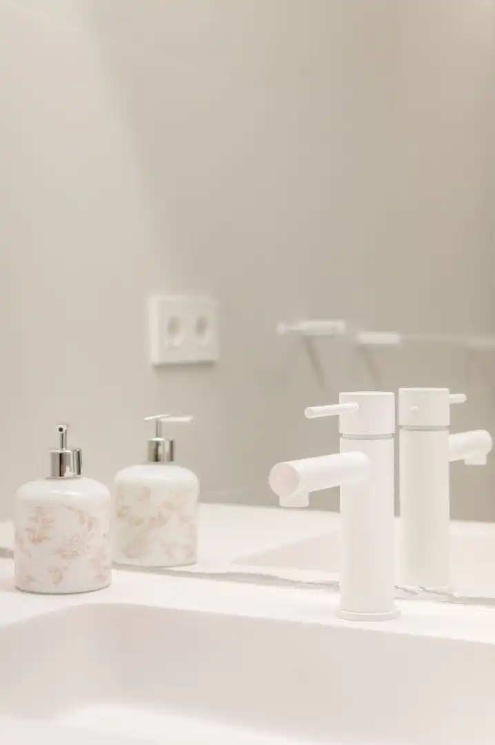 Bathroom of Flat for rent in Valencia  with Air Conditioner, Heating and Furnished