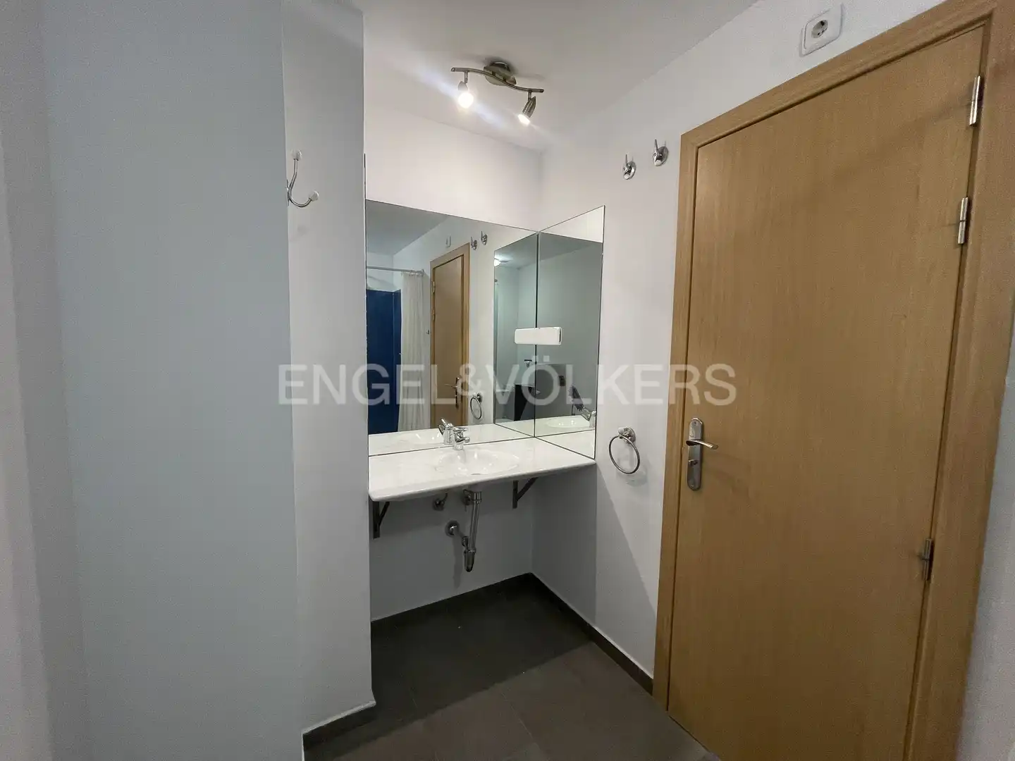 Bathroom of Study for rent in San Sebastián de los Reyes  with Air Conditioner, Heating and Parquet flooring