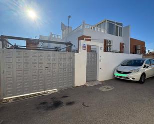 Vista exterior de Dúplex en venda en Orihuela amb Aire condicionat, Piscina i Moblat