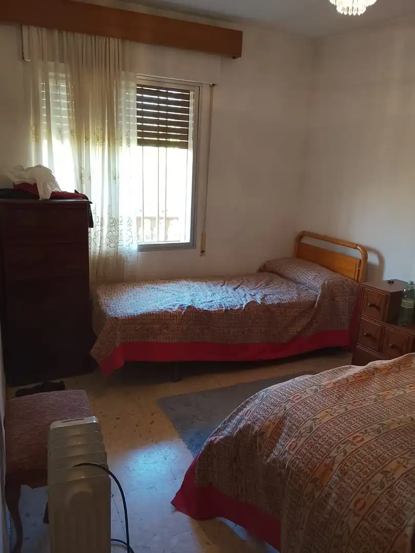 Dormitori de Casa o xalet en venda en Madrigal de la Vera amb Jardí privat