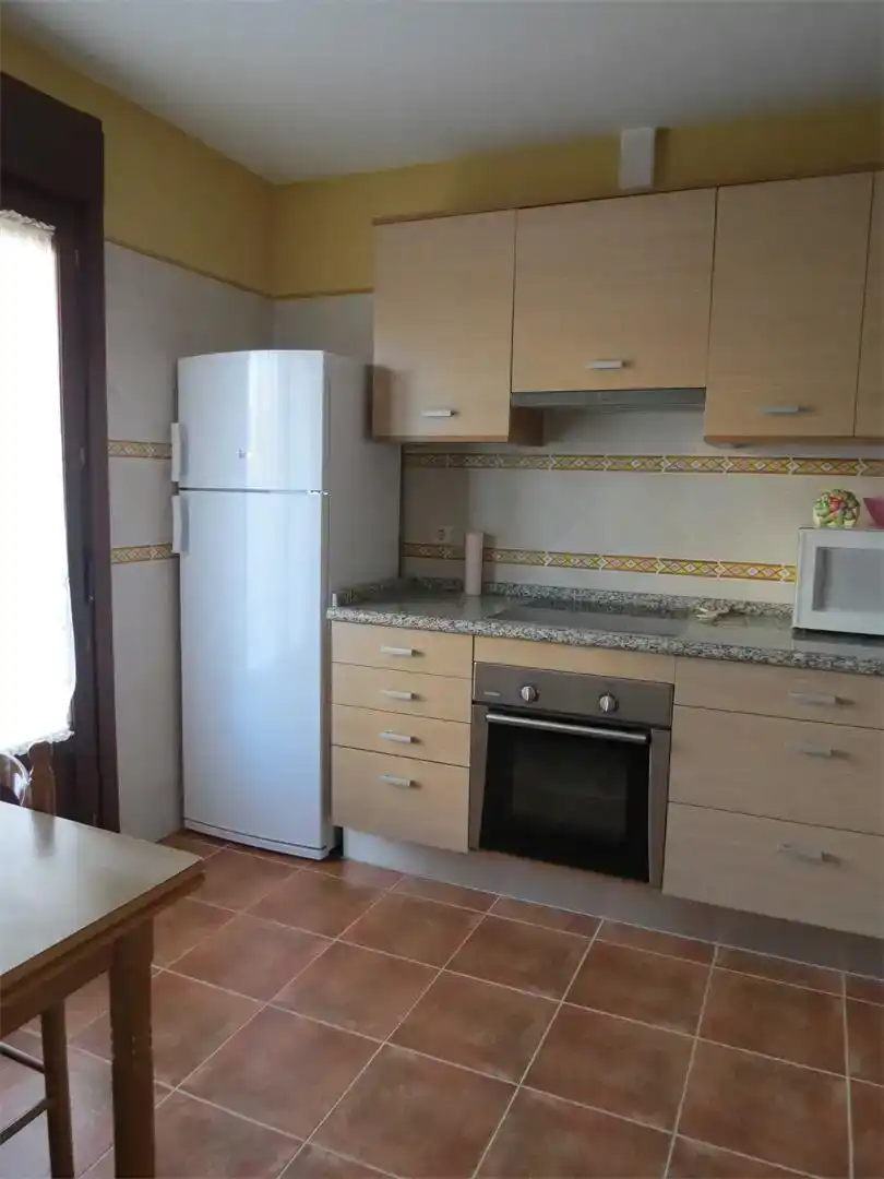 Küche von Wohnung zur Miete in Sepúlveda mit Parkett, Abstellraum und Möbliert