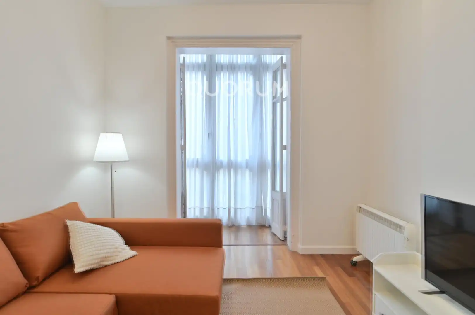 Flat with lift to rent in Calle DIPUTACION, imagen 2