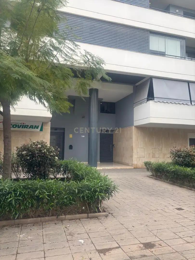 Vista exterior de Garatge en venda en Marbella