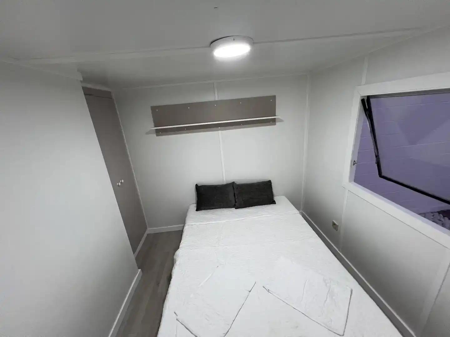 Dormitori de Loft de lloguer en Coria del Río amb Aire condicionat, Jardí privat i Moblat