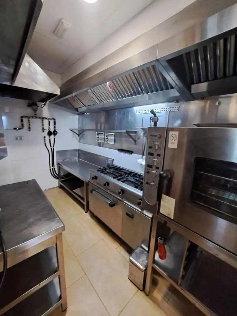 Cocina de Local de alquiler en Ribeira con Amueblado