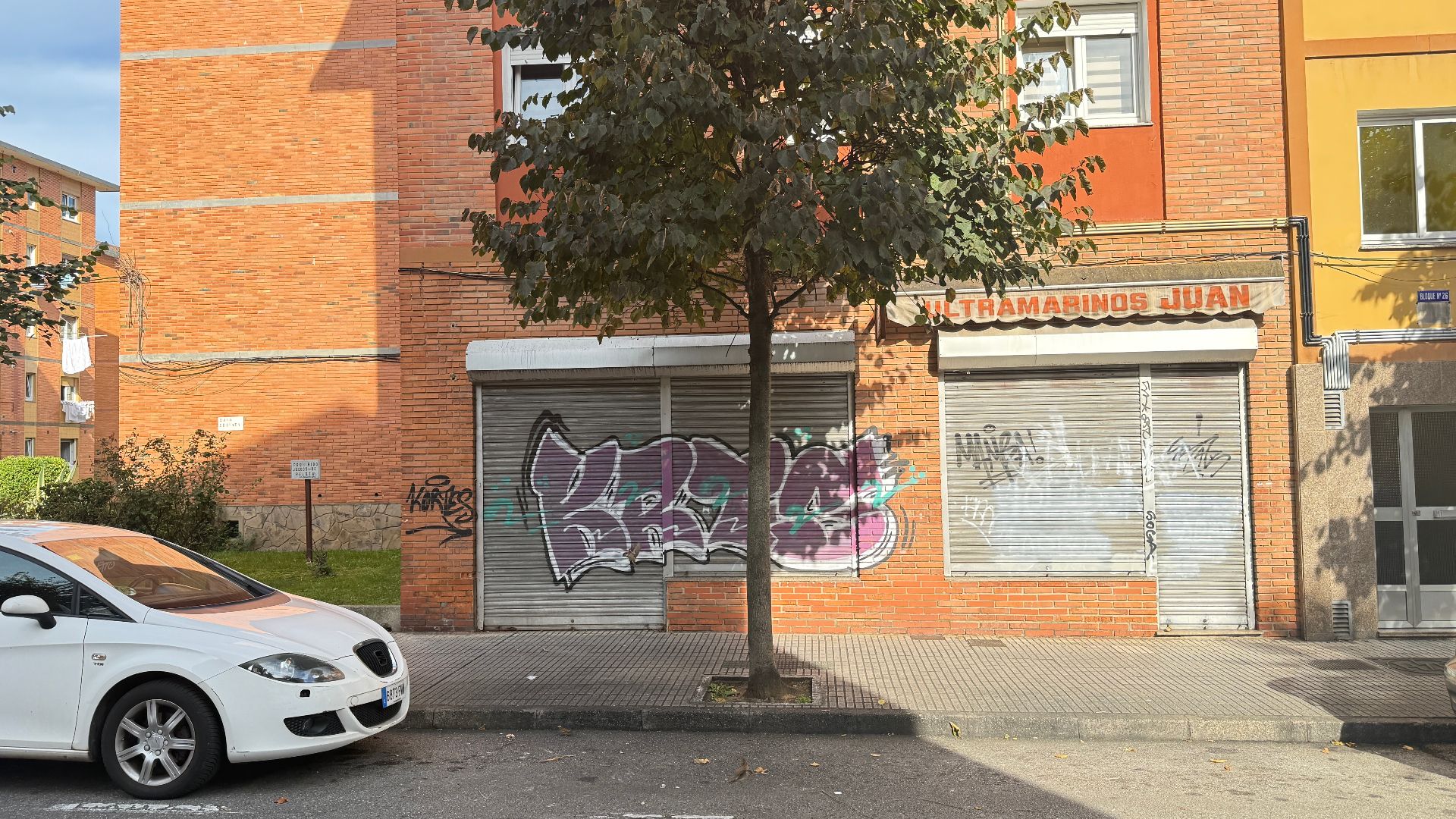 Vista exterior de Local en venda en Gijón 