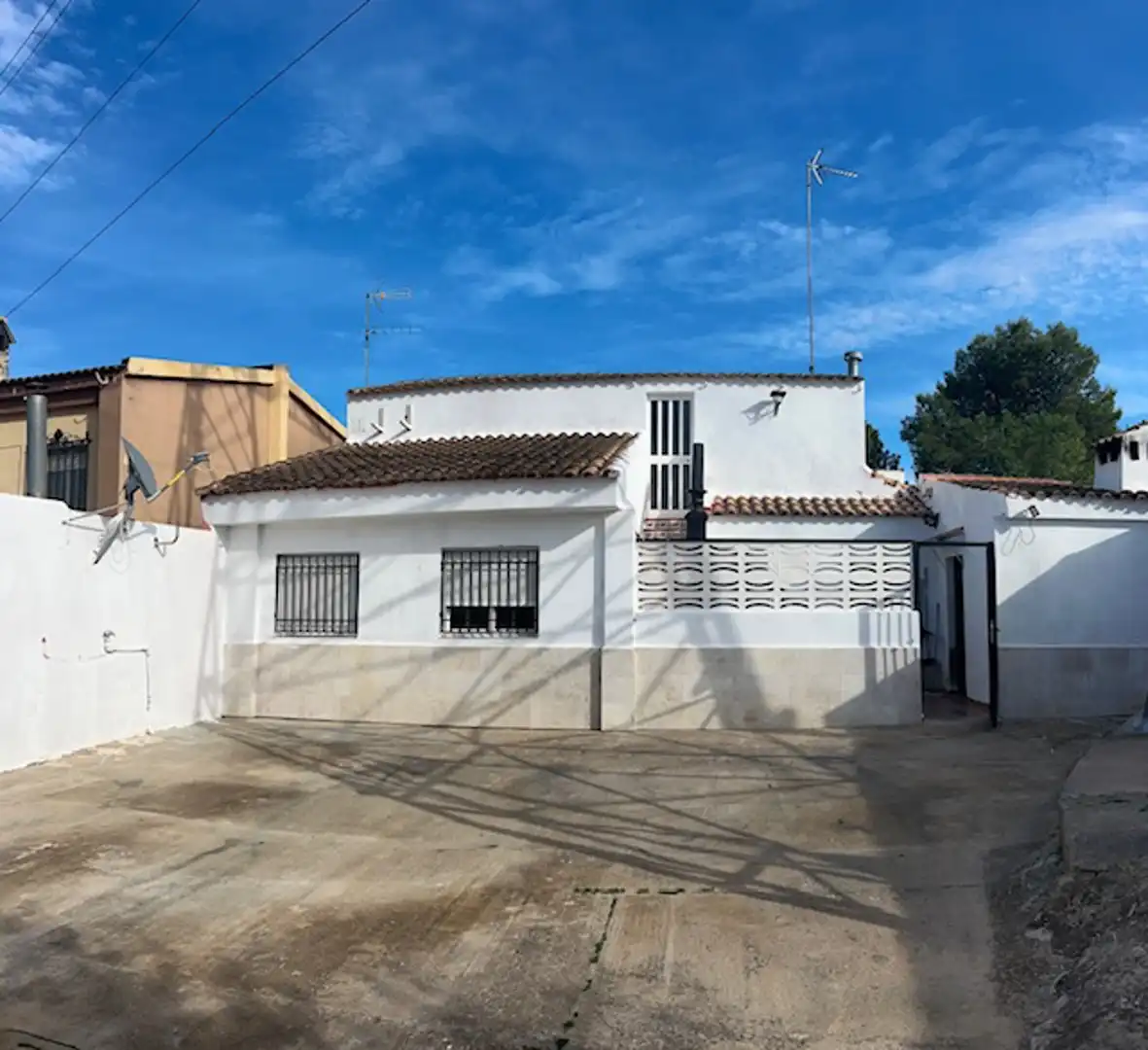Vista exterior de Casa o xalet en venda en Polígono del Aeropuerto