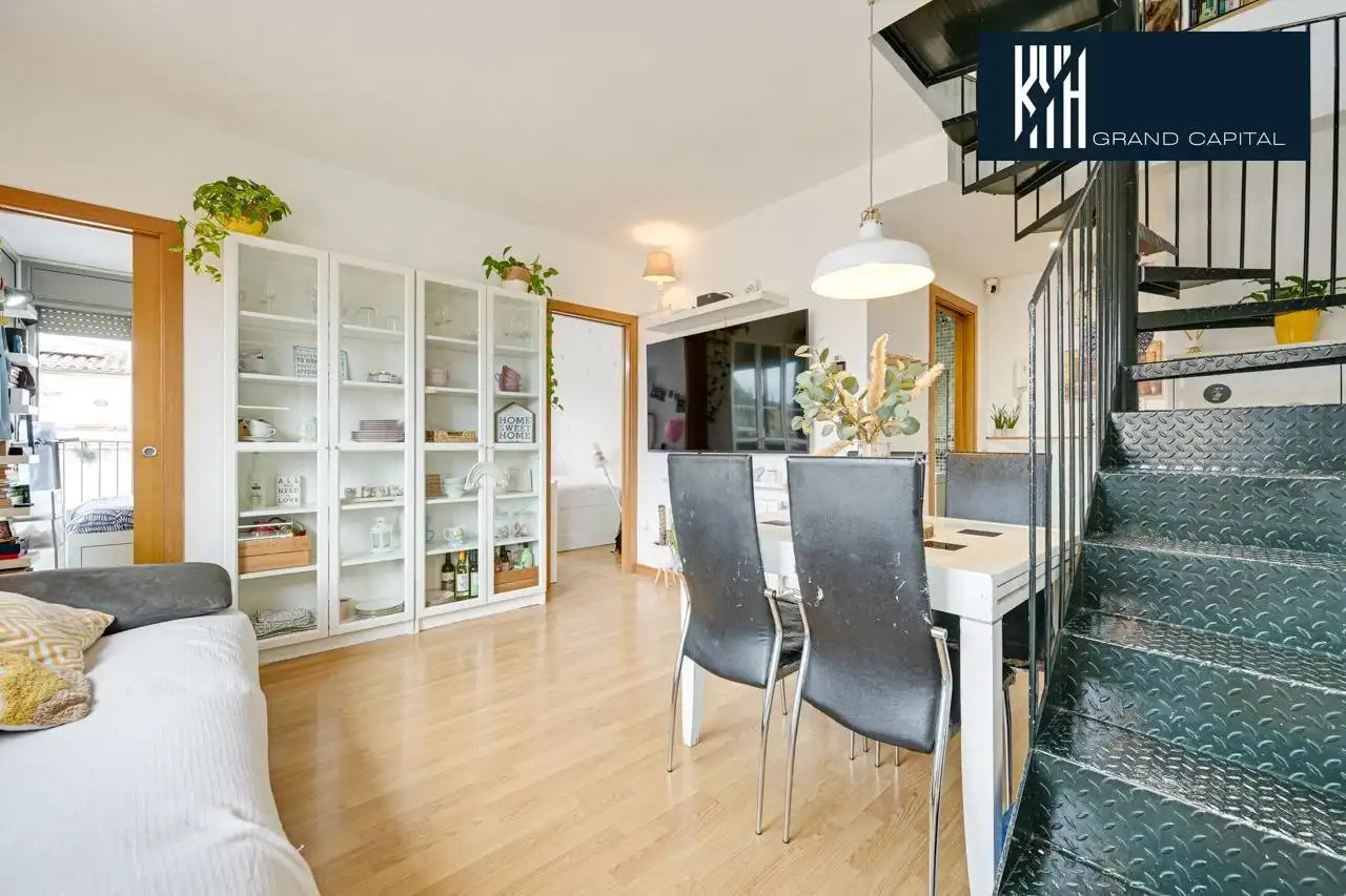 Sala de estar de Dúplex en venta en Salt con Calefacción, Terraza y Balcón