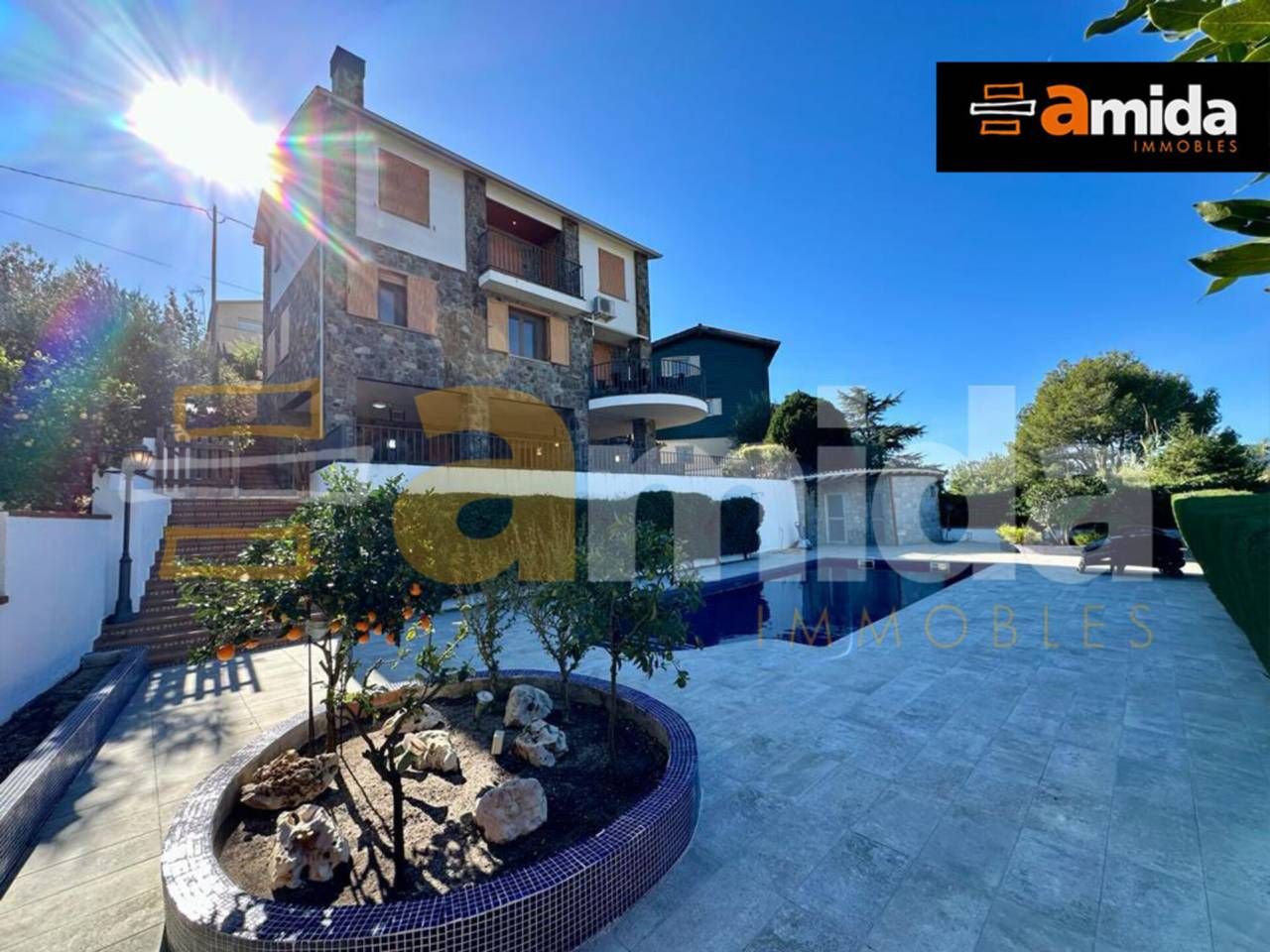Vista exterior de Casa o xalet en venda en Castellar del Vallès amb Aire condicionat, Calefacció i Jardí privat
