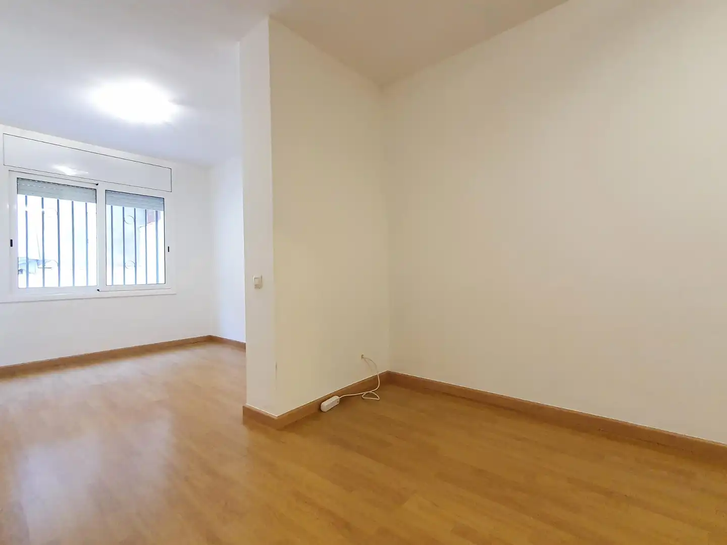 Schlafzimmer von Wohnung zur Miete in Barcelona mit Parkett, Terrasse und Ofen