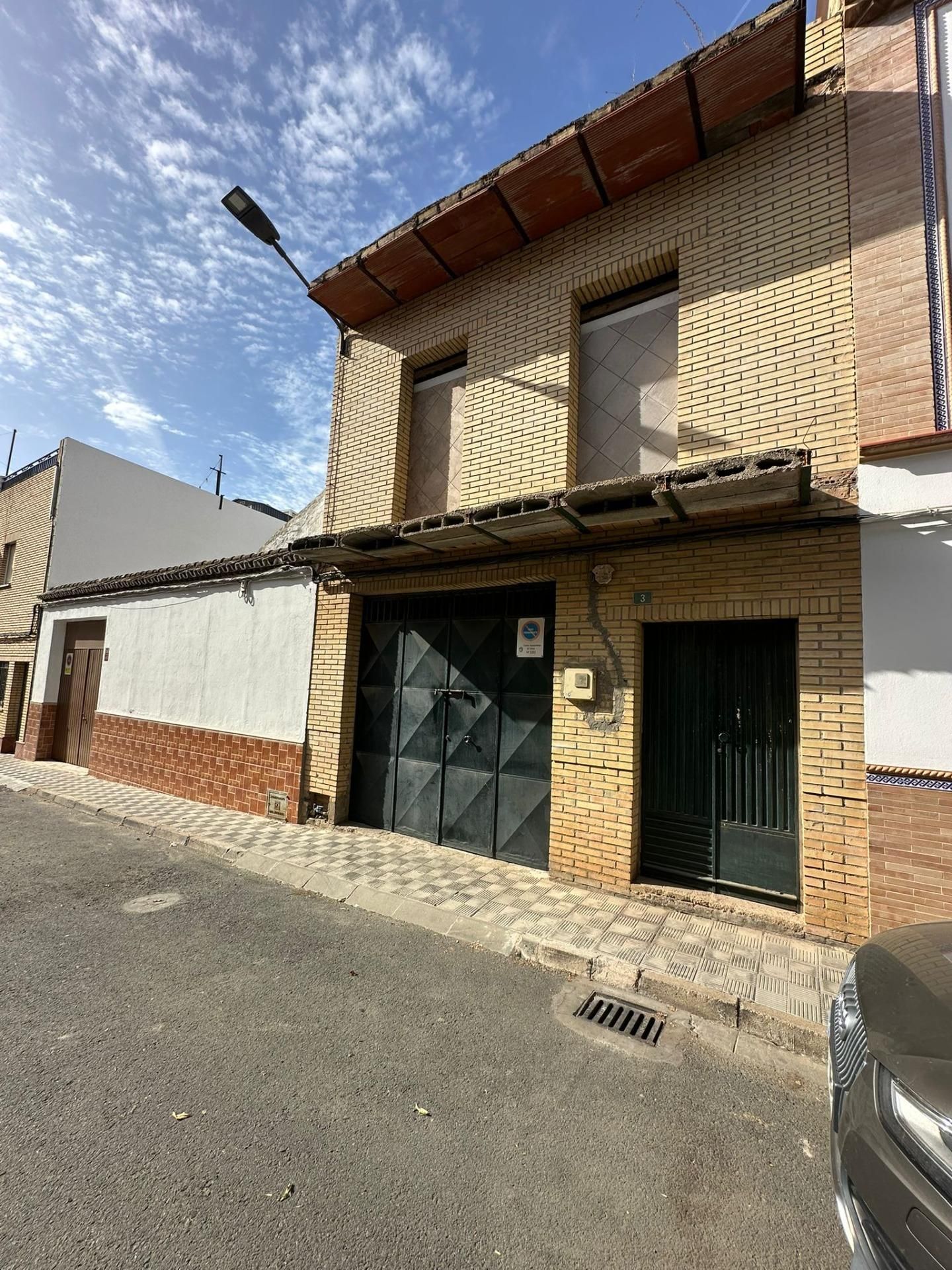 Exterior view of House or chalet for sale in Utrera