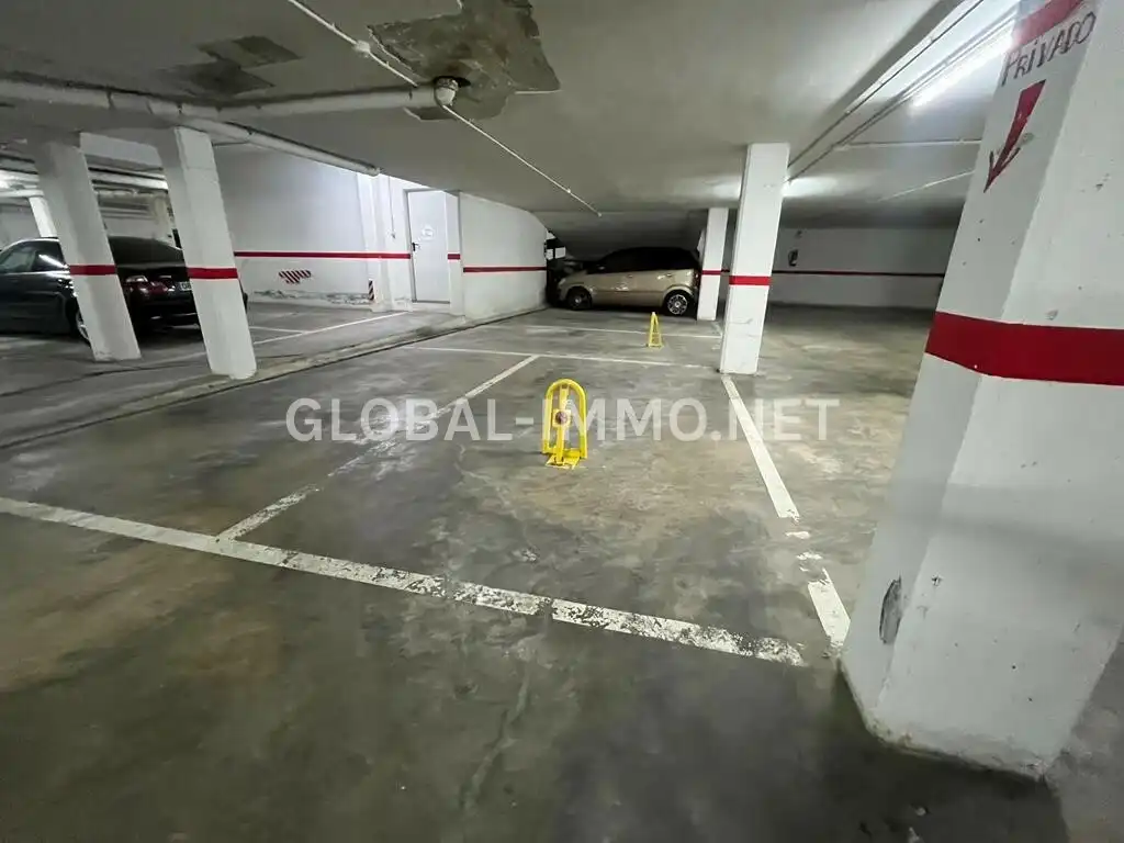 Aparcament de Apartament en venda en Roses amb Aire condicionat, Calefacció i Moblat