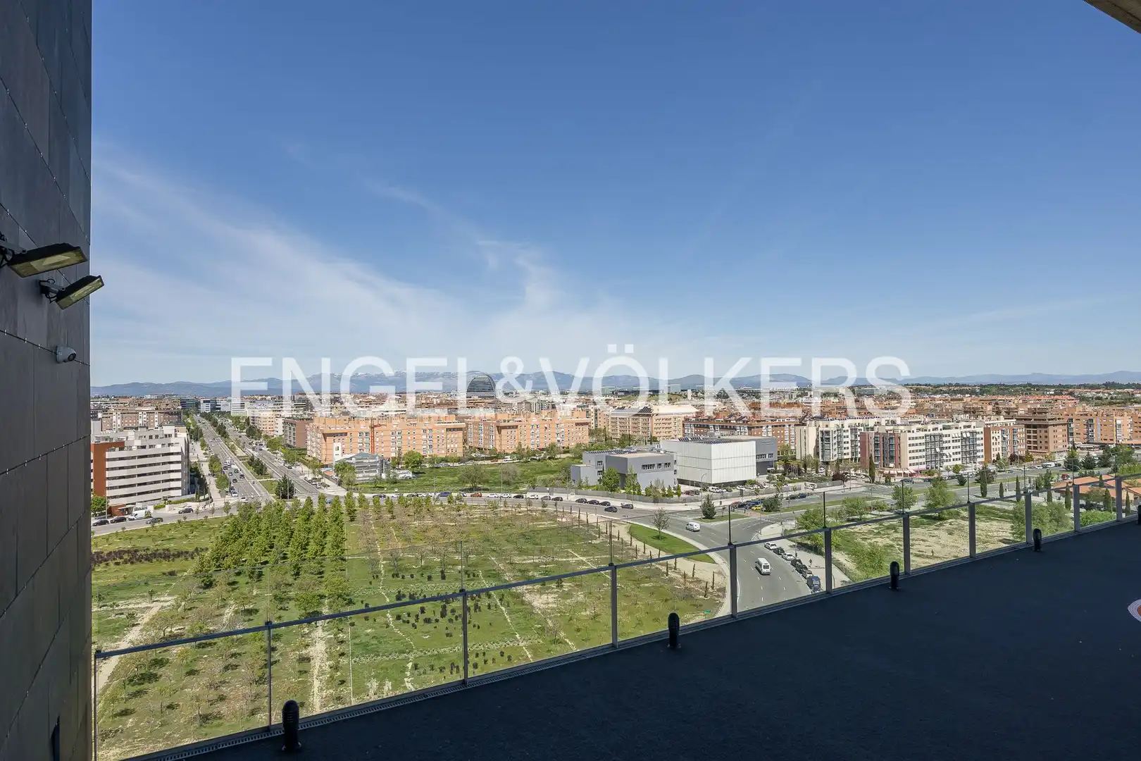 Terraza de Piso en venta en Madrid con Calefacción, Trastero y Piscina