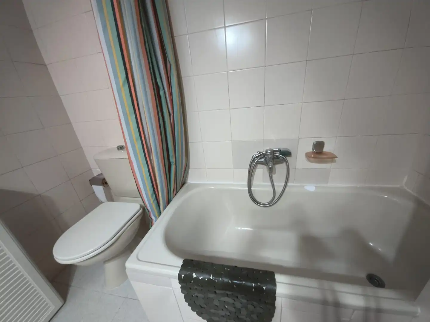 Bany de Àtic de lloguer en Granada amb Terrassa