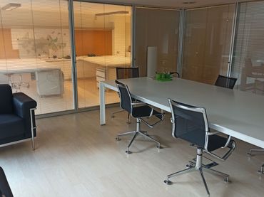 Büro zur Miete in Instituts - Universitat