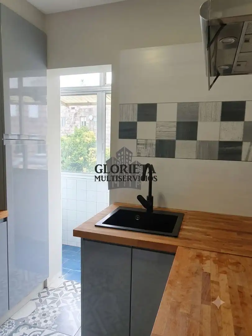 Cocina de Piso en venta en Vigo  con Calefacción, Jardín privado y Amueblado