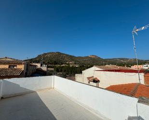 Vista exterior de Casa adosada en venda en Losa del Obispo amb Terrassa i Balcó