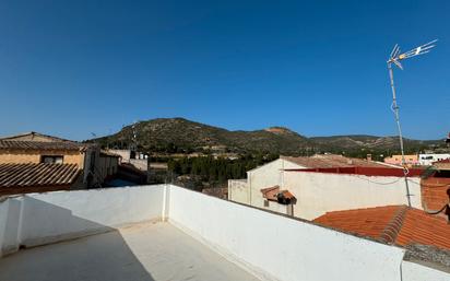 Vista exterior de Casa adosada en venda en Losa del Obispo amb Terrassa i Balcó