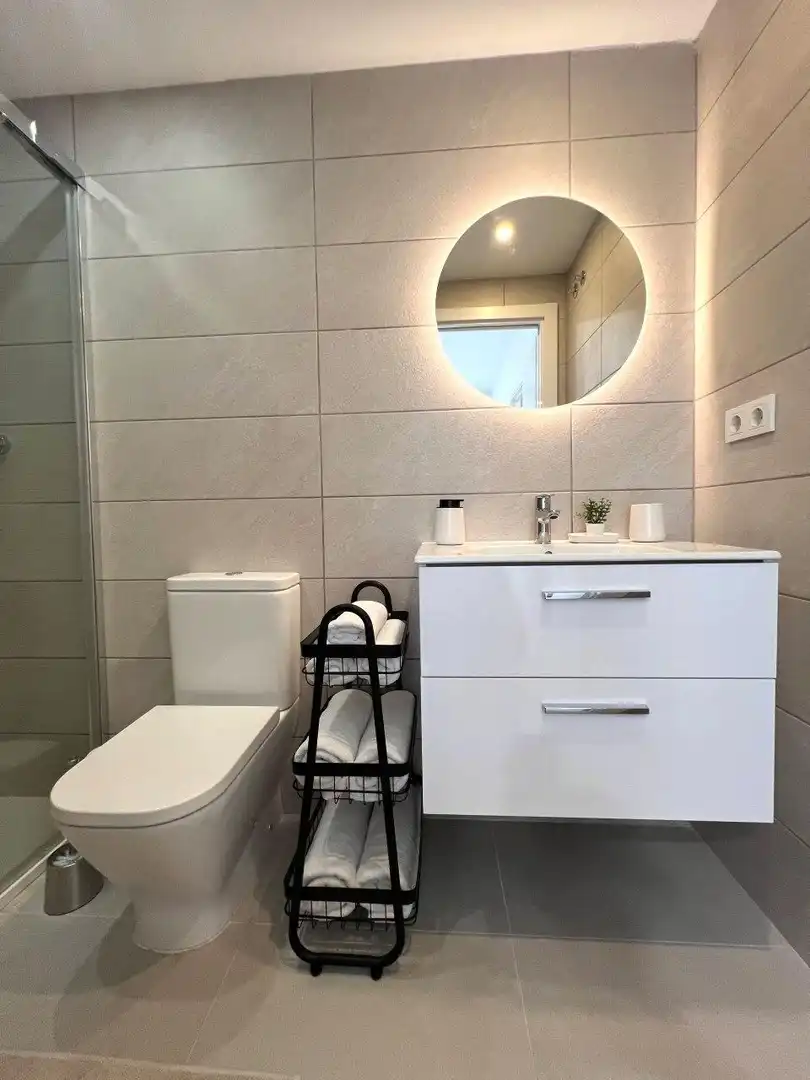 Baño de Apartamento en venta en Torrevieja con Calefacción, Terraza y Amueblado