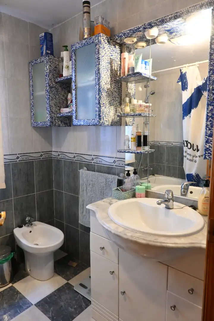 Badezimmer von Wohnung zum Verkauf in Las Gabias mit Klimaanlage, Abstellraum und Möbliert