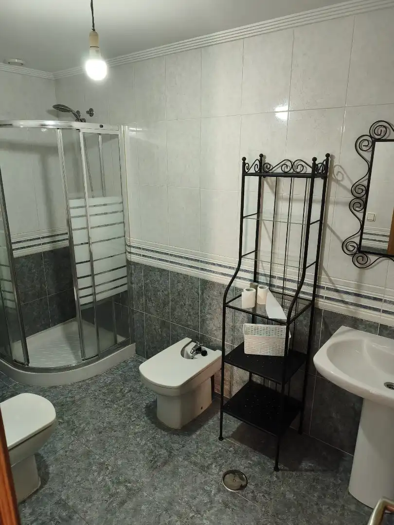 Baño de Piso en venta en Arévalo con Calefacción, Terraza y Amueblado