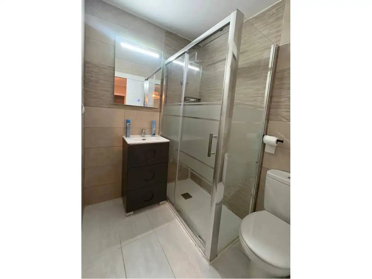 Badezimmer von Wohnung zum Verkauf in Barcelona mit Klimaanlage, Parkett und Möbliert
