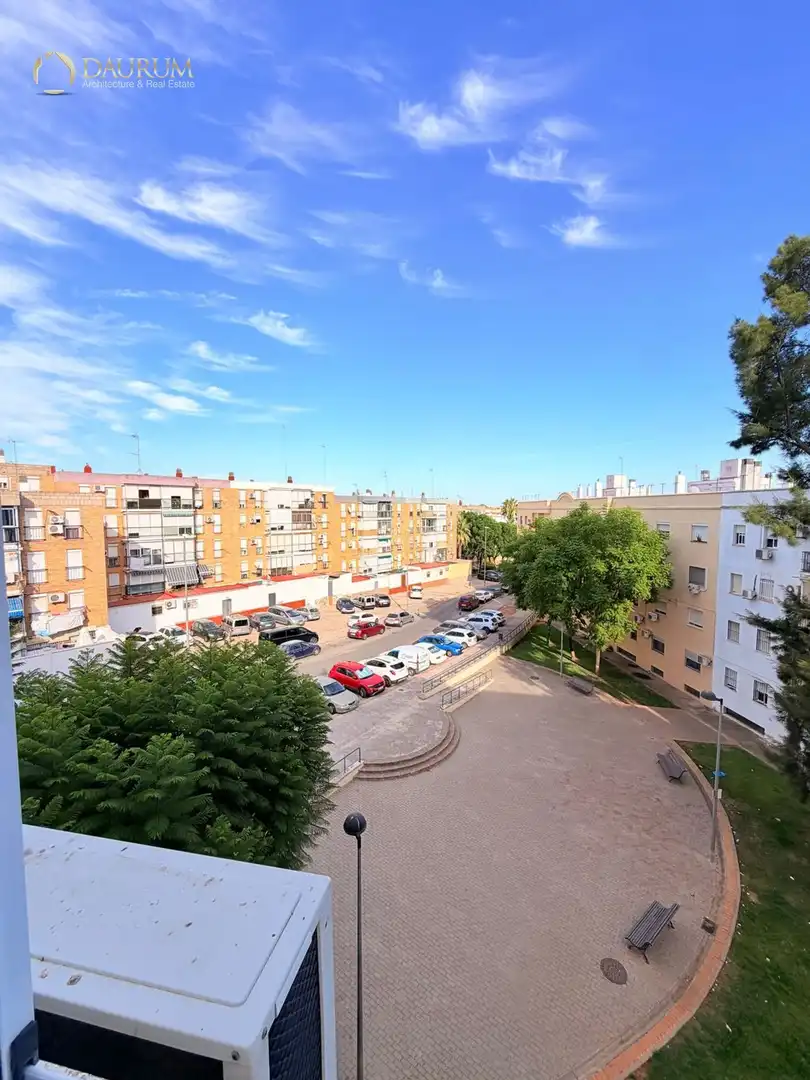 Aparcament de Pis en venda en Dos Hermanas amb Aire condicionat i Terrassa