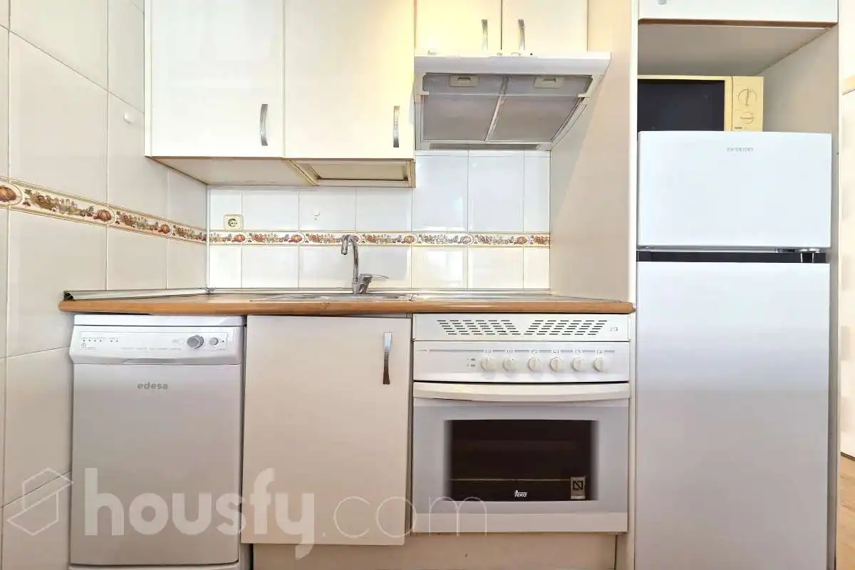 Cocina de Piso de alquiler en Madrid con Aire acondicionado, Calefacción y Trastero