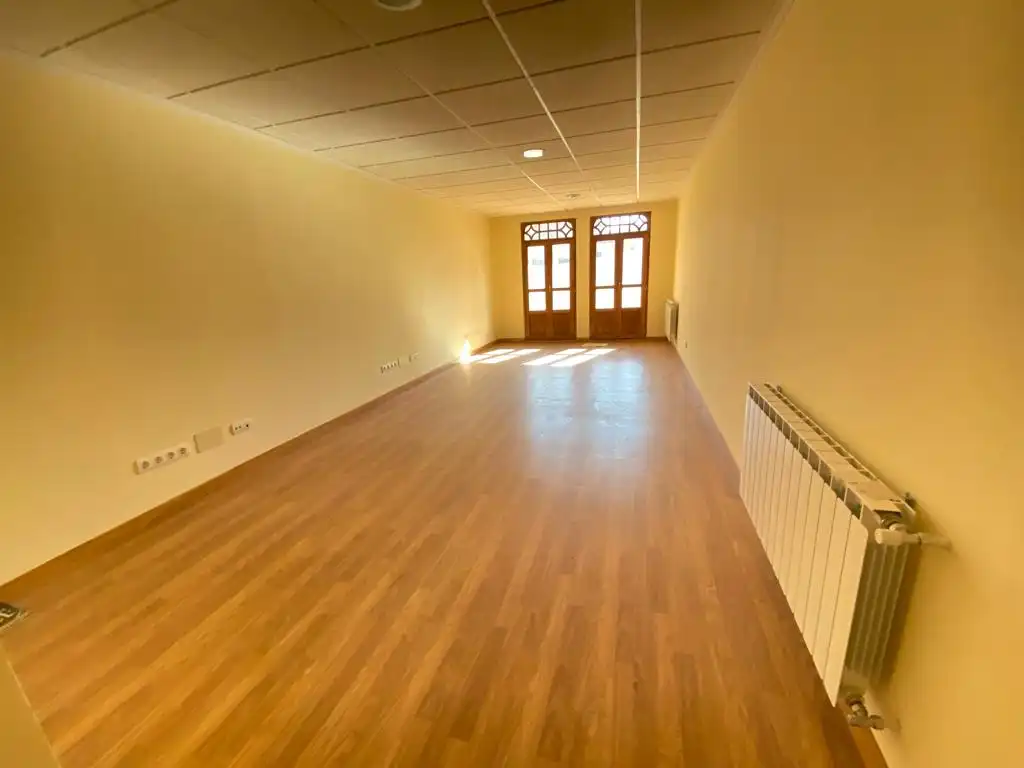 Büro zur Miete in La Bañeza  mit Heizung, Balkon und Internet