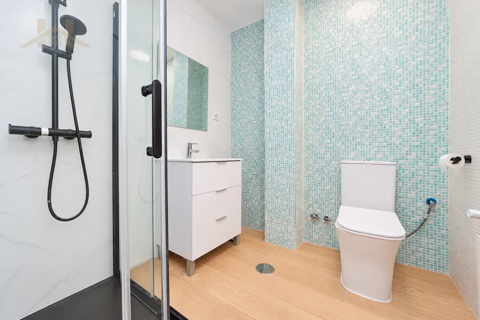 Badezimmer von Einfamilien-Reihenhaus zum Verkauf in Las Rozas de Madrid