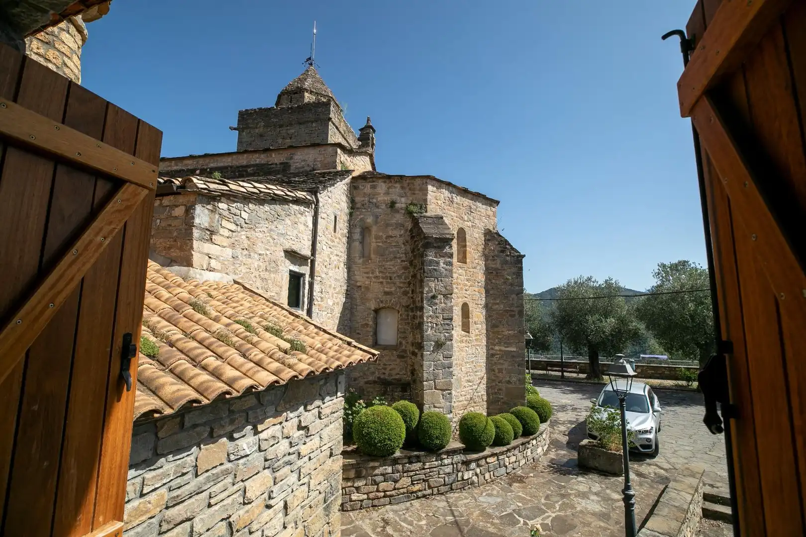 Vista exterior de Casa o xalet en venda en Boltaña amb Calefacció, Terrassa i Moblat