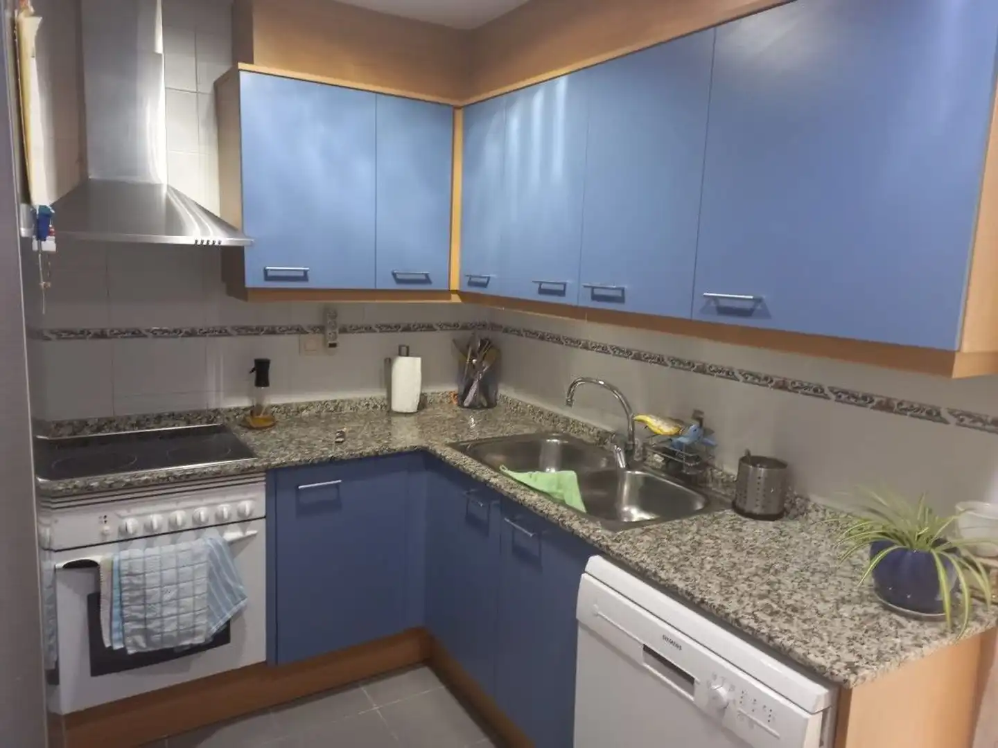 Kitchen of Flat for rent in Paterna  with Air Conditioner, Heating and Terrace