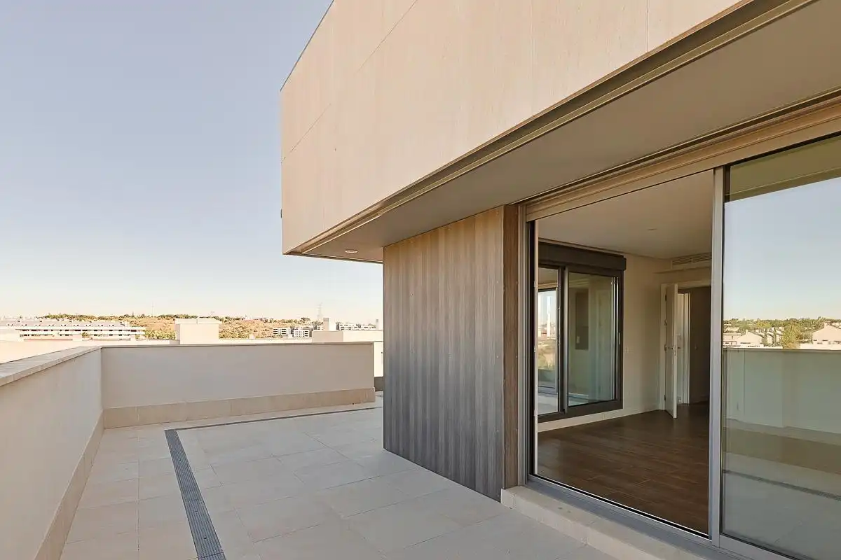 Terrasse von Dachboden zur Miete in Boadilla del Monte mit Terrasse, Abstellraum und Gemeinschaftspool