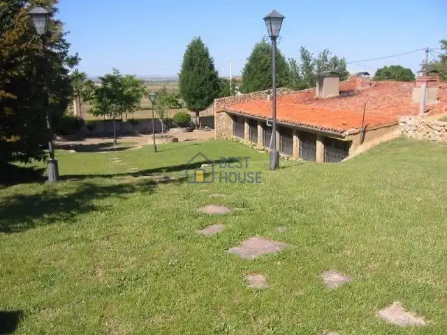 Local de alquiler en Chozas de Abajo con Terraza y Amueblado