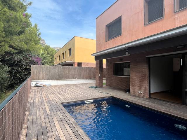 Casa adosada en Venta en Les Botigues de Sitges